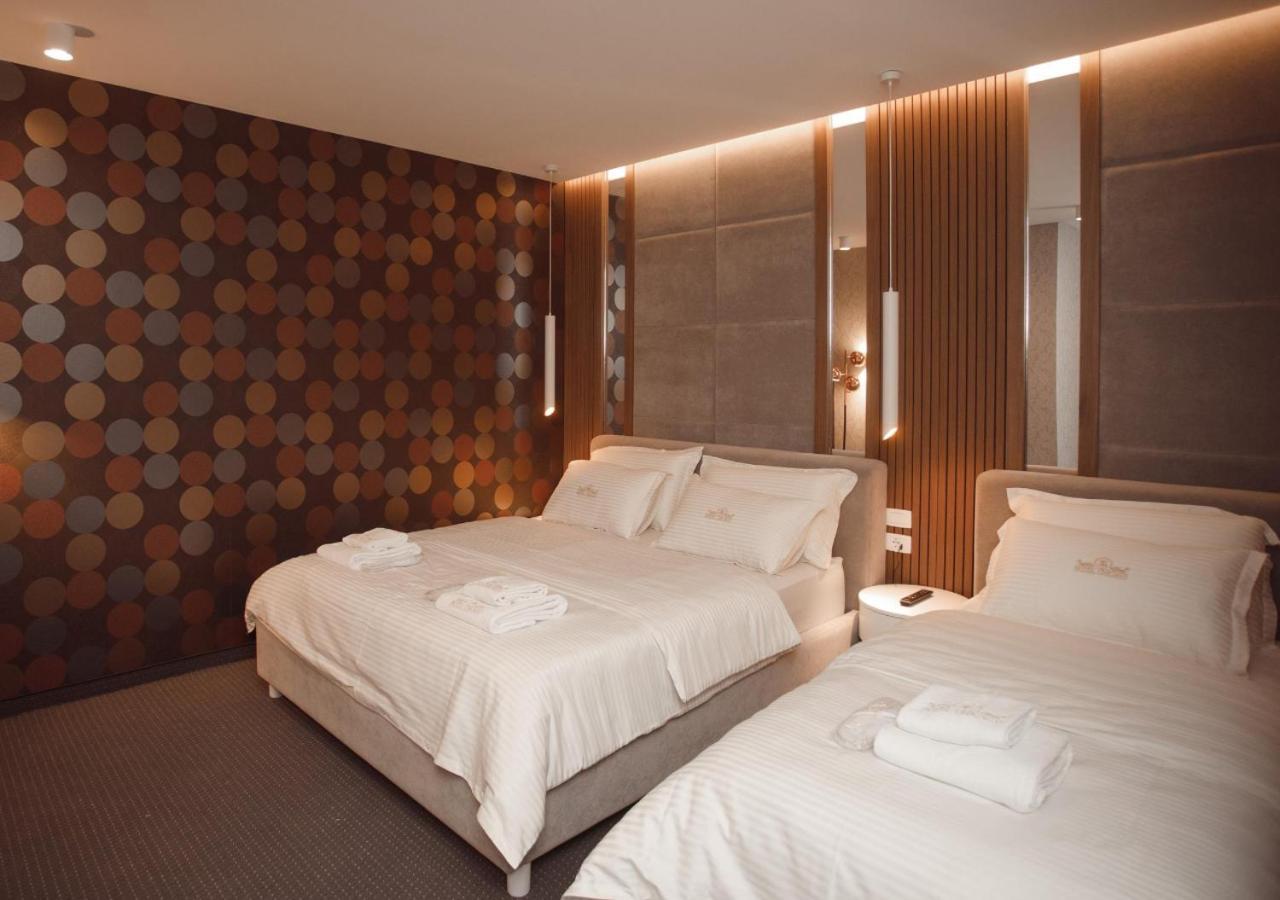 Hotel Chicago Shkodër エクステリア 写真