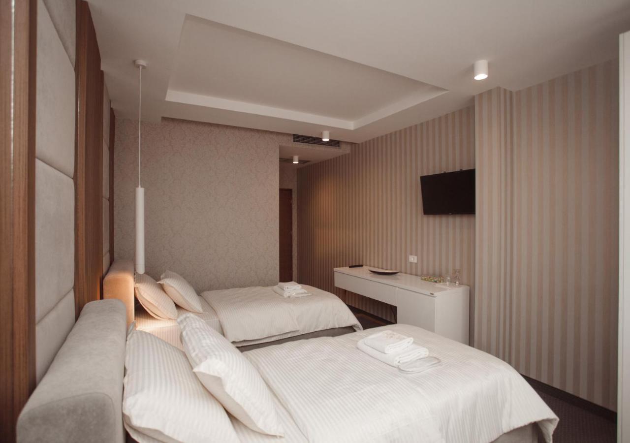 Hotel Chicago Shkodër エクステリア 写真