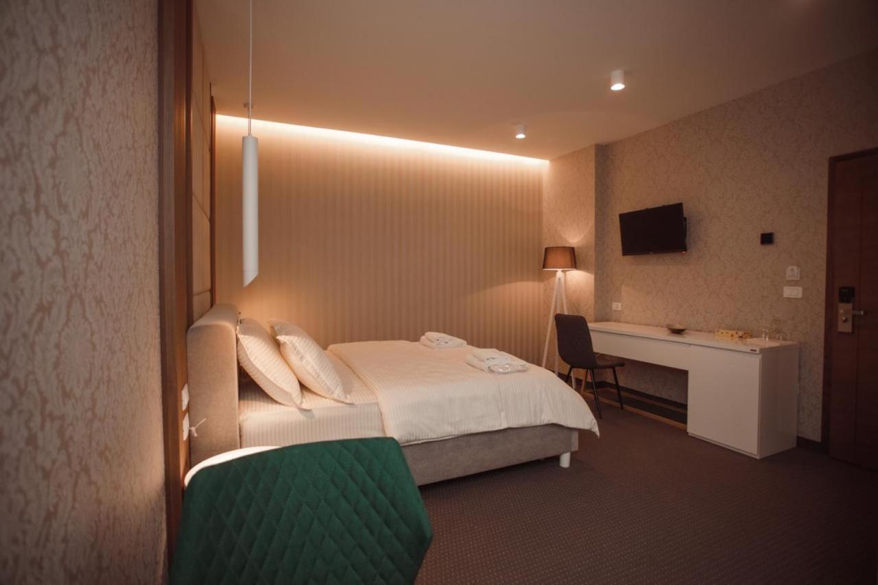 Hotel Chicago Shkodër エクステリア 写真
