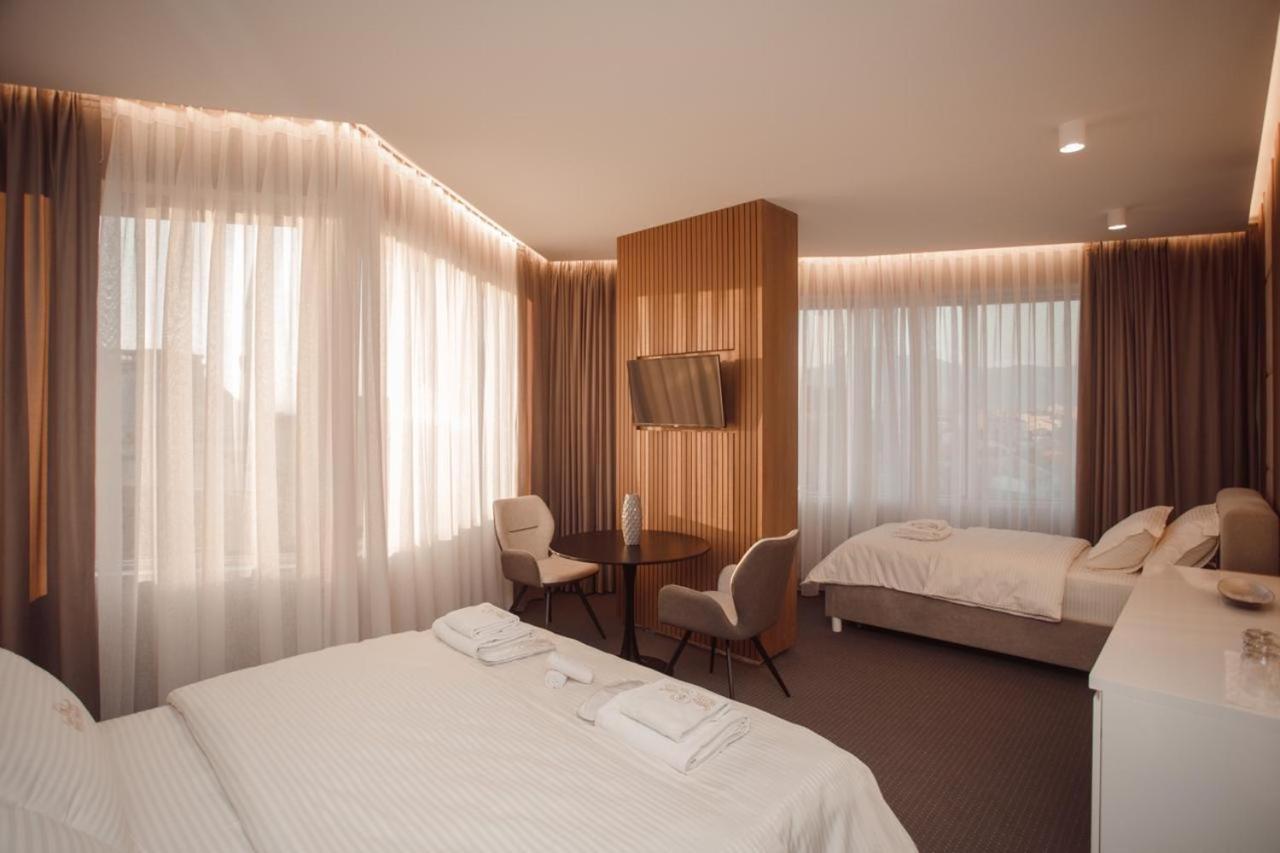 Hotel Chicago Shkodër エクステリア 写真