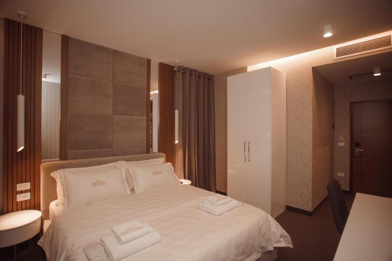 Hotel Chicago Shkodër エクステリア 写真