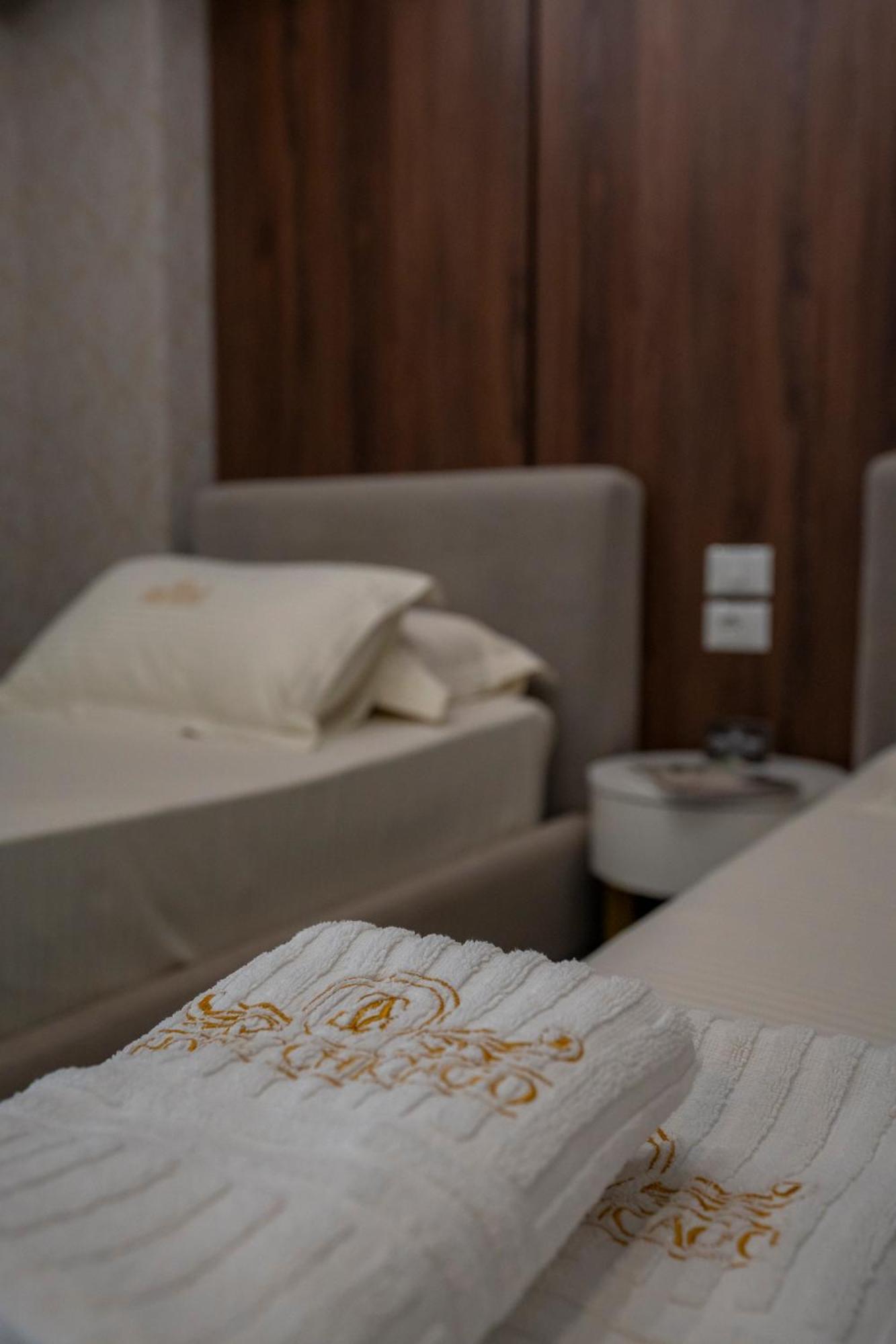 Hotel Chicago Shkodër エクステリア 写真