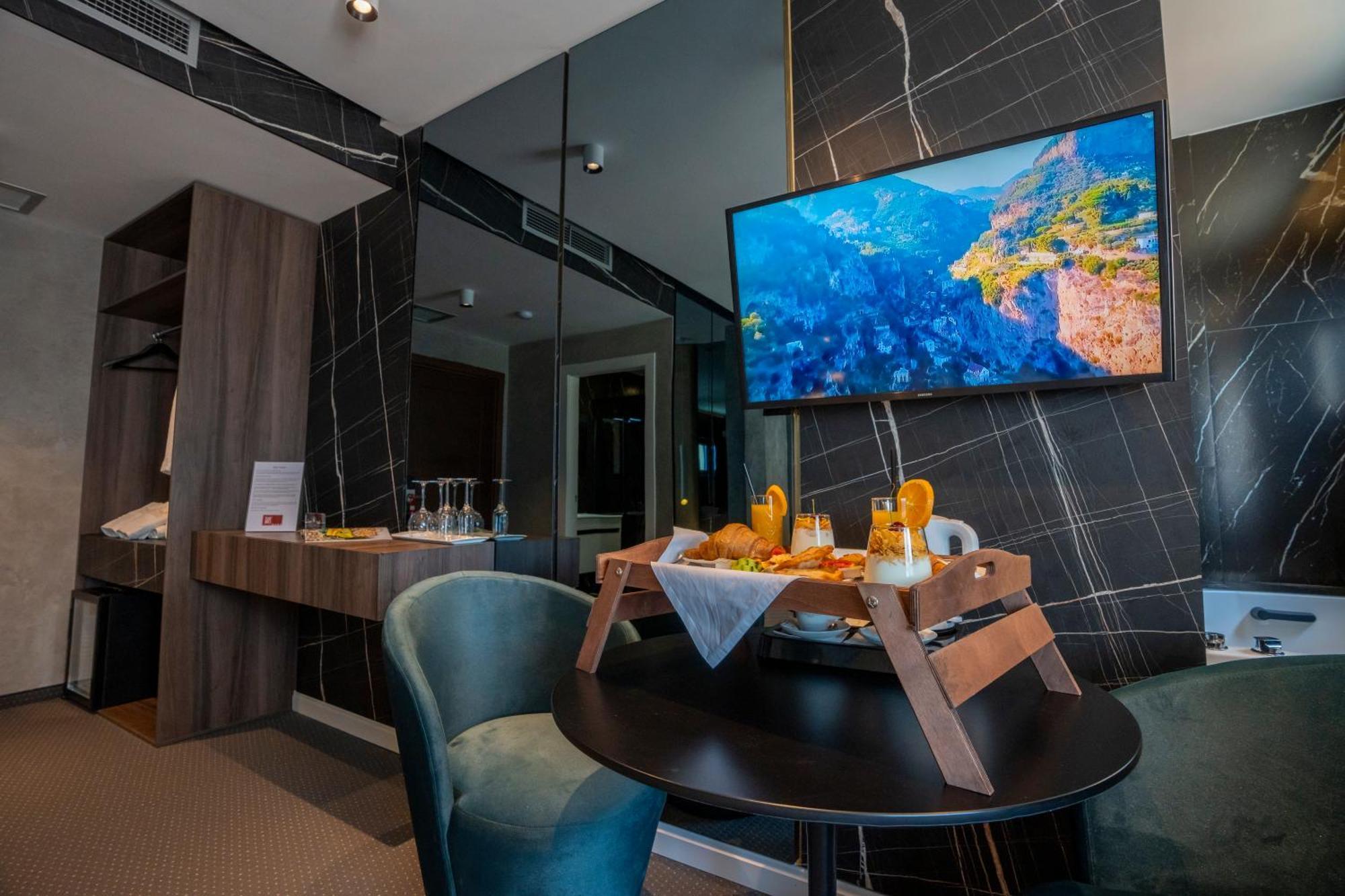 Hotel Chicago Shkodër エクステリア 写真