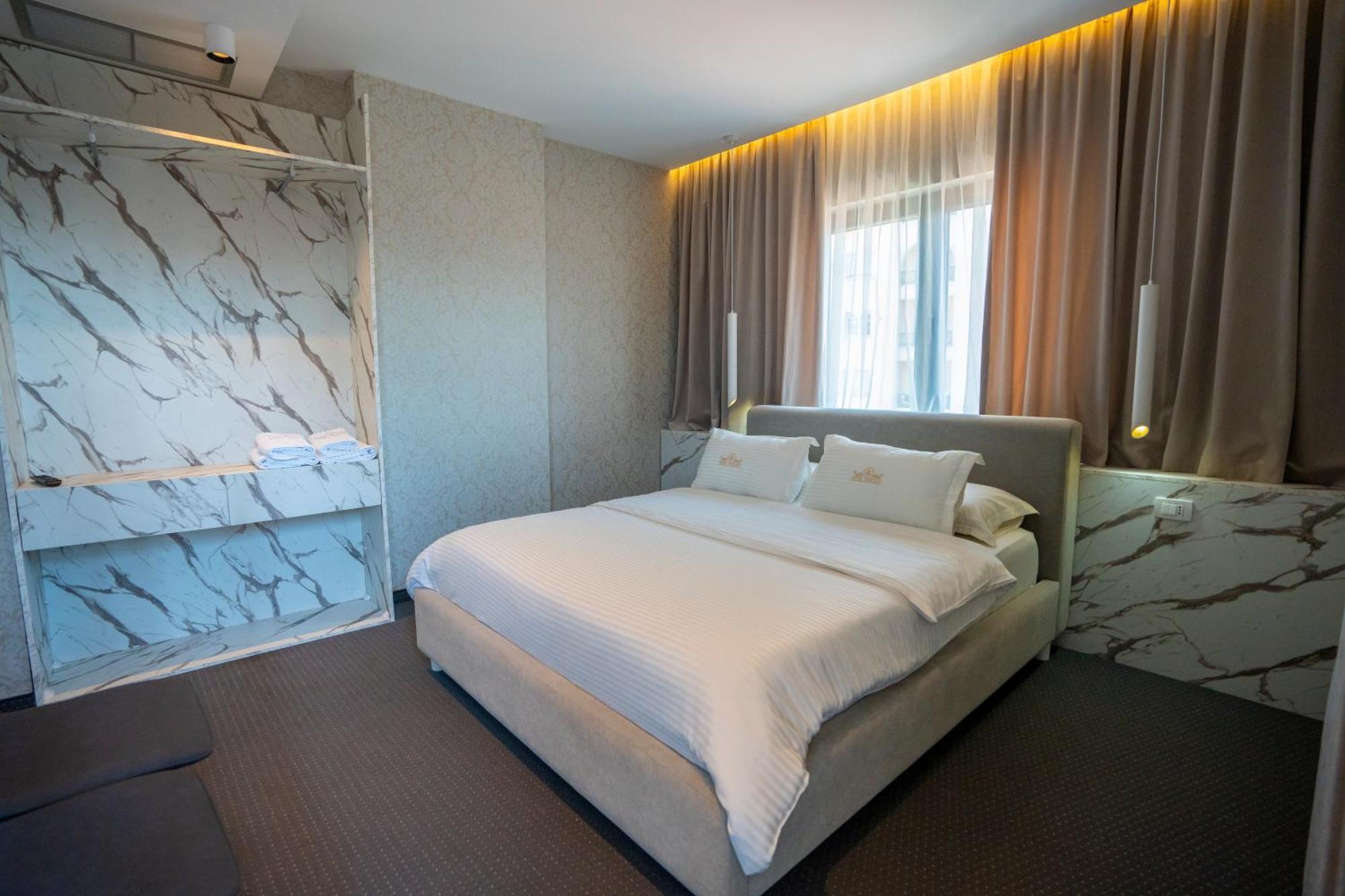 Hotel Chicago Shkodër エクステリア 写真