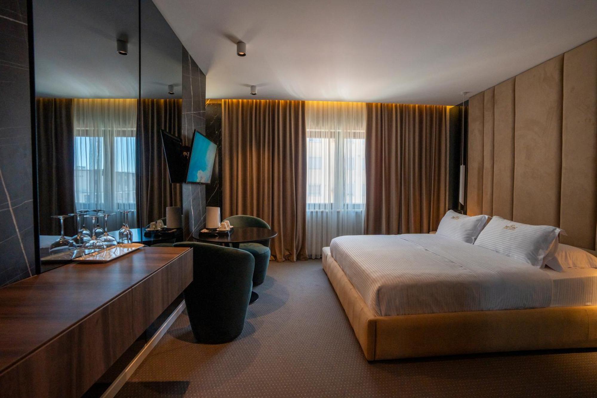 Hotel Chicago Shkodër エクステリア 写真